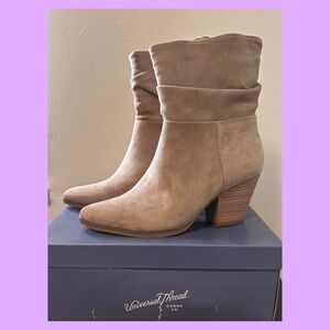 NWT Universal Thread Cianna Women's Suede Tan Heeled Boots